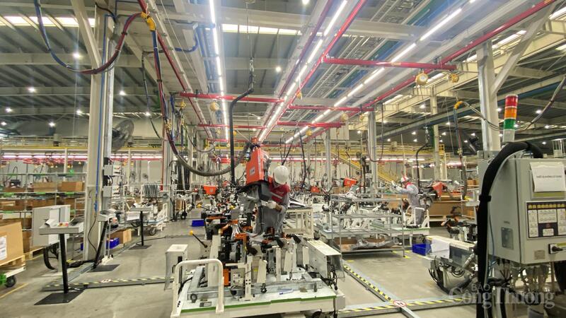 Công nghiệp chế biến, chế tạo giúp tỉnh Quảng Ninh dẫn đầu về tốc độ tăng trưởng kinh tế cả nước năm 2025