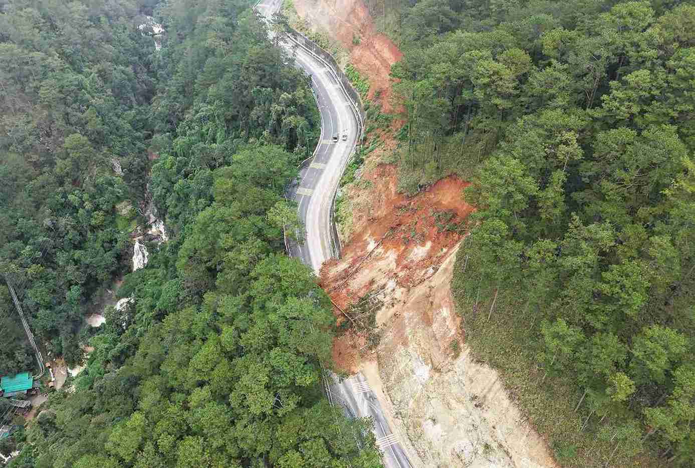 Mưa lũ thời gian qua gây sạt lở nhiều nơi tại Lâm Đồng. Ảnh: Phúc Khánh