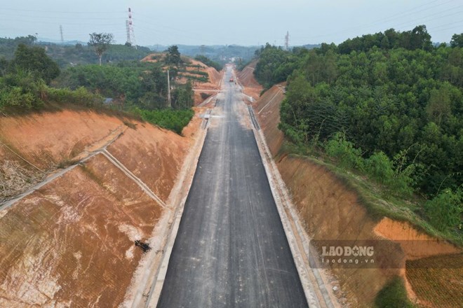 Đường 250 tỉ đồng xuyên đồi keo nối cao tốc Tuyên Quang - Phú Thọ