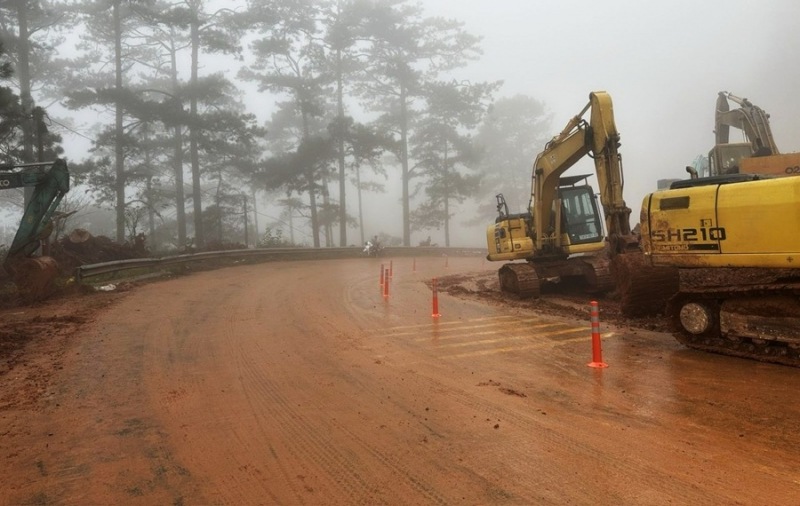 Đèo D'ran trên Quốc lộ 20 chính thức thông xe hai chiều lúc 8h ngày 11.12 sau hơn 40 ngày tê liệt do sạt lở. Ảnh: Khắc Lịch