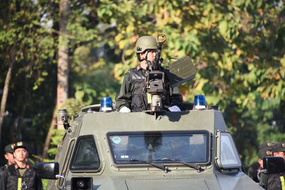 Các đơn vị đồng loạt ra xe xuất quân ngay sau buổi lễ. Ảnh: Anh Tú.