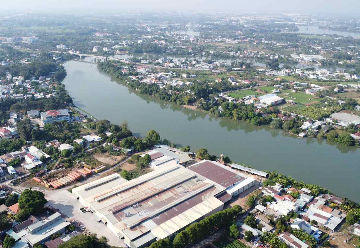 Sông Đồng Nai đoạn chảy qua phường Tân Đông Hiệp. Ảnh: Đình Trọng