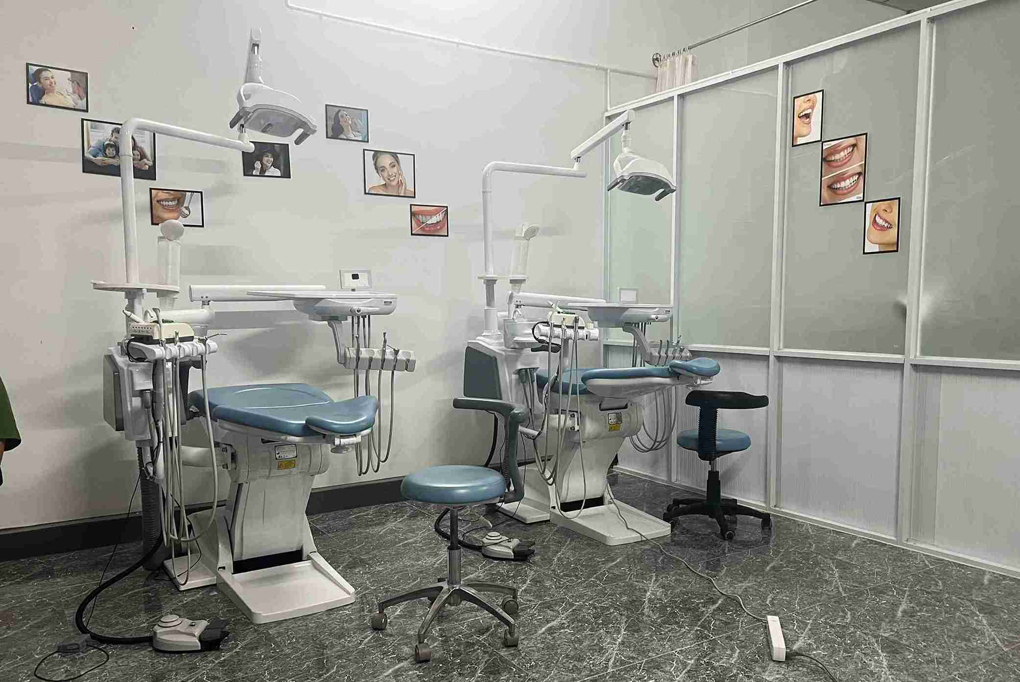 Trang thiết bị, máy móc được các đối tượng sử dụng để lừa dối, lừa đảo khách hàng. Ảnh: Phúc Khánh