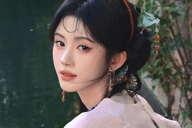 Tranh cãi về hợp đồng 20 năm và thu nhập của mỹ nhân Hoa ngữ