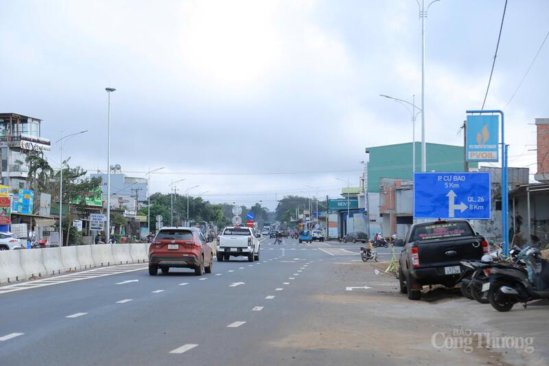 Biển báo đầu Dự án đầu tư xây dựng đường Hồ Chí Minh tránh phía Đông Buôn Ma Thuột. Ảnh: Vũ Long