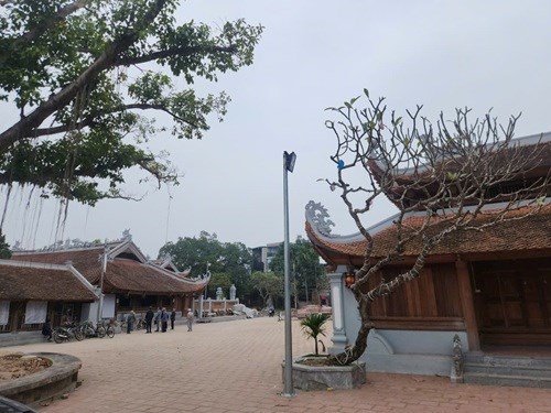 Chính quyền nói gì trước phản ánh “làm mới di tích cổ” đình Hữu Bằng