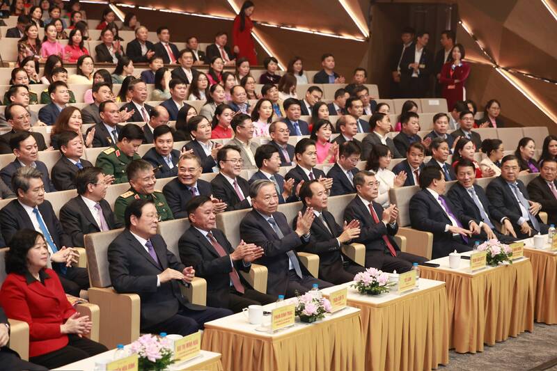 Lãnh đạo Đảng, Nhà nước tham dự chương trình. Ảnh: Hải Nguyễn