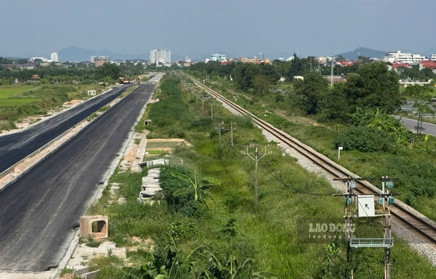 Dự án đường sắt Lào Cai - Hà Nội - Hải Phòng qua Phú Thọ dự kiến thu hồi hơn 630ha đất, ảnh hưởng đến trên 1.800 hộ dân phải tái định cư.