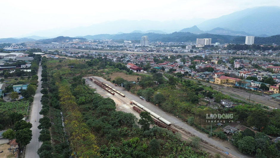 Hiện đơn vị thi công đã được chủ đầu tư và chính quyền địa phương bàn giao 10 ha/75 ha tổng diện tích mặt bằng dự án