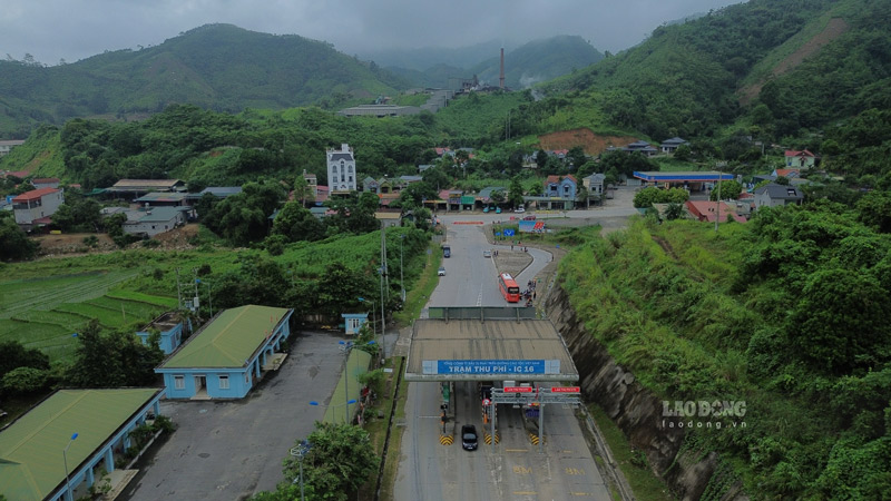 Đây là tuyến giao thông quan trong giúp kết nối với cao tốc Nội Bài - Lào Cai và khu cửa khẩu. Ảnh: Đinh Đại