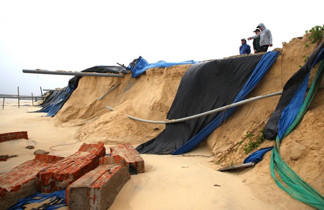 Sạt lở hồ nuôi ốc gần cảng Mỹ Thủy, người dân chưa đồng thuận mức hỗ trợ