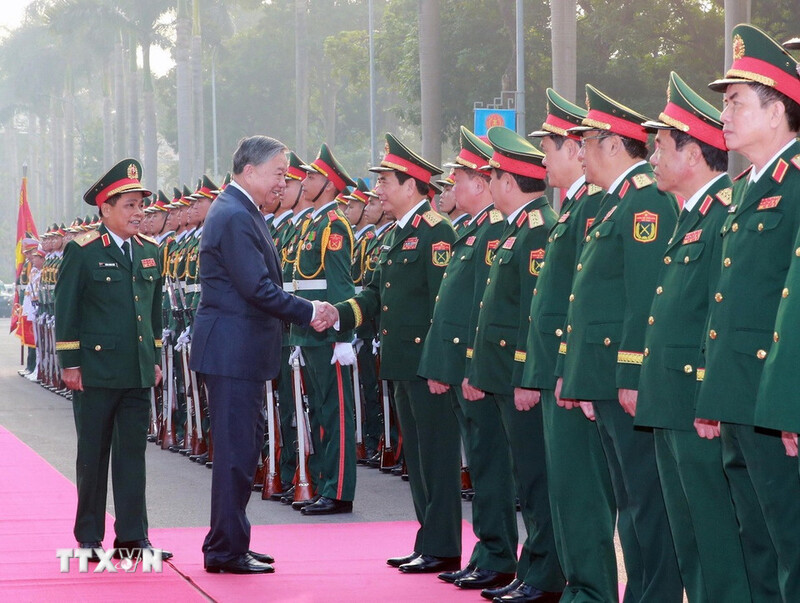 Tổng Bí thư Tô Lâm, Bí thư Quân ủy Trung ương dự Lễ đón nhận danh hiệu “Anh hùng Lực lượng Vũ trang Nhân dân”. Ảnh: TTXVN