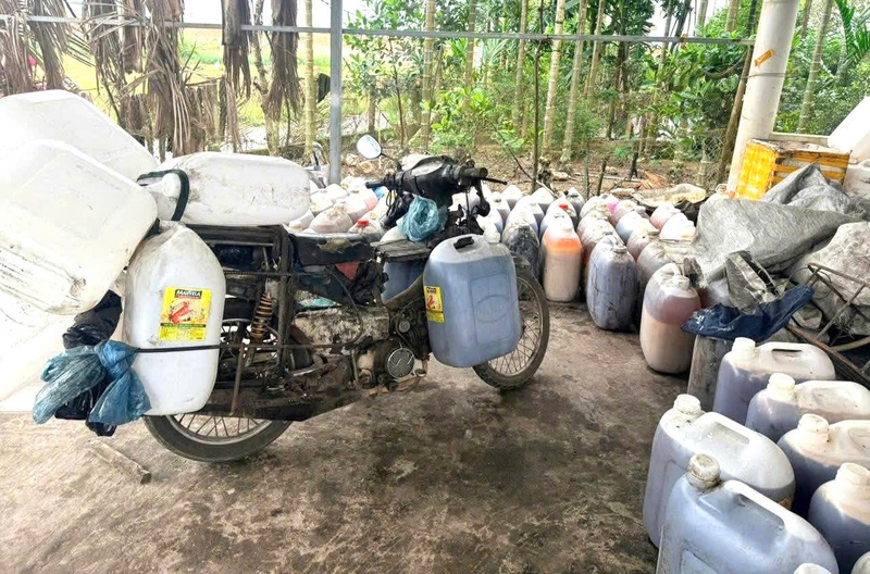 Để trục lợi, nhiều người bất chấp mọi thủ đoạn, dù là làm hại đến sức khỏe của người tiêu dùng. Ảnh: Tuệ Lâm