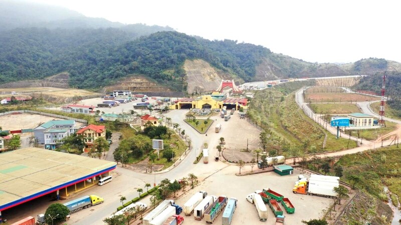 Việt - Lào ký kết nhiều văn bản pháp lý tạo thuận lợi cho hoạt động giao thương của doanh nghiệp hai nước. Ảnh: Minh Khôi