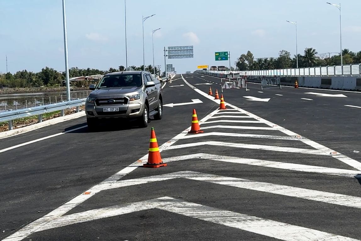 Trước đó, ngày 19.12.2025 đã thông xe kỹ thuật đoạn Hậu Giang - Cà Mau. Ảnh: Tạ Quang