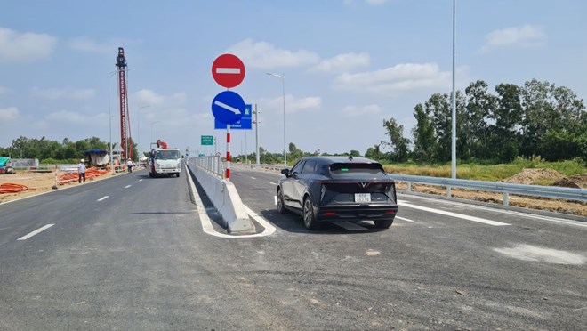 Cao tốc 27.523 tỉ thông xe, thênh thang đường về Cà Mau