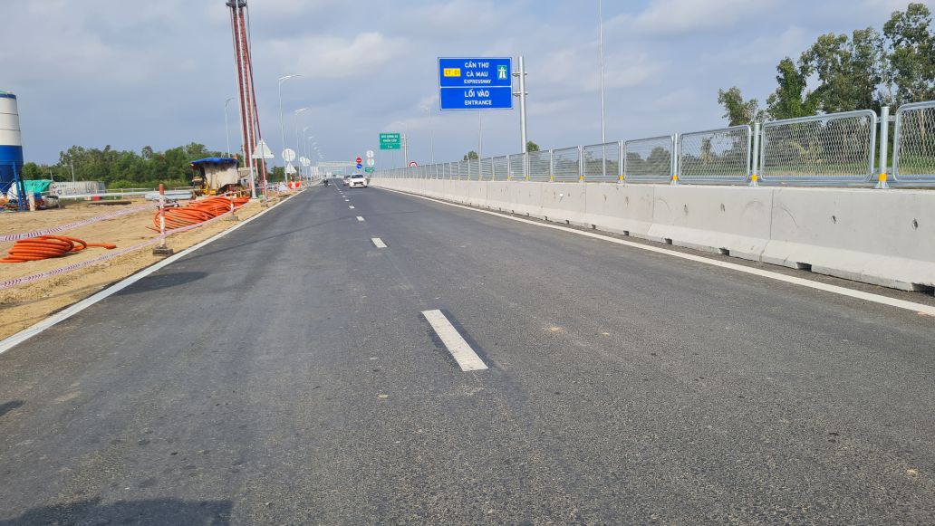 Cà Mau quy hoạch khai thác đất hai bên đường cao tốc Cần Thơ - Cà Mau để phát triển. Ảnh: Nhật Hồ.