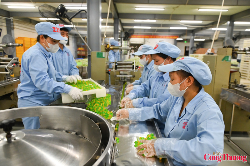 Một góc quy trình sản xuất, đóng gói sản phẩm của công ty Đức Hạnh