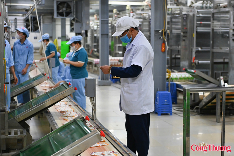 Để đảm bảo nguồn hàng cho dịp tết, doanh nghiệp chủ động xây dựng kế hoạch sản xuất phù hợp, bảo đảm nguồn cung ổn định, đáp ứng đầy đủ nhu cầu tiêu dùng của người dân trong dịp tết Nguyên đán Bính Ngọ 2026.