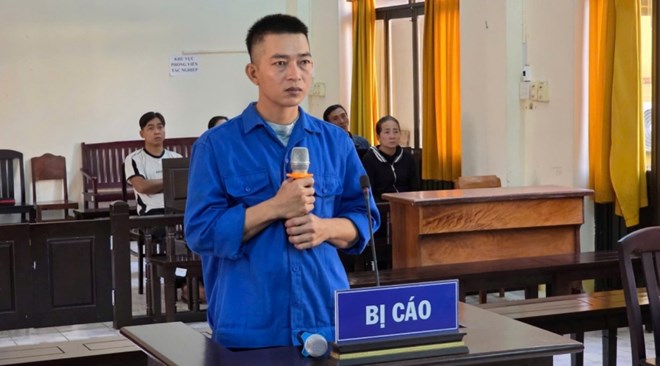 Thuyền trưởng tổ chức cho người khác xuất cảnh trái phép lĩnh 1 năm tù