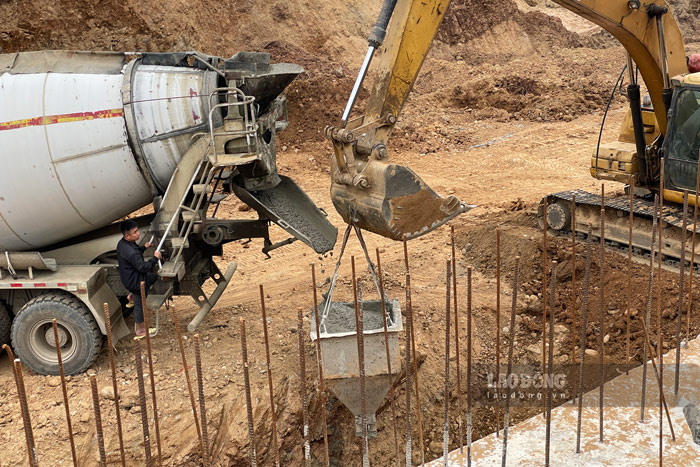 Những mét kè cuối đang được thực hiện. Ảnh: Đinh Đại