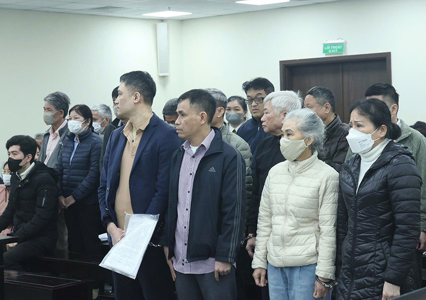 Phiên tòa xét xử cựu Viện trưởng và 22 bị cáo vụ “đưa, nhận hối lộ, lừa đảo” tại Công ty LanQ, Công ty Sơn Lâm. Ảnh: Quang Việt