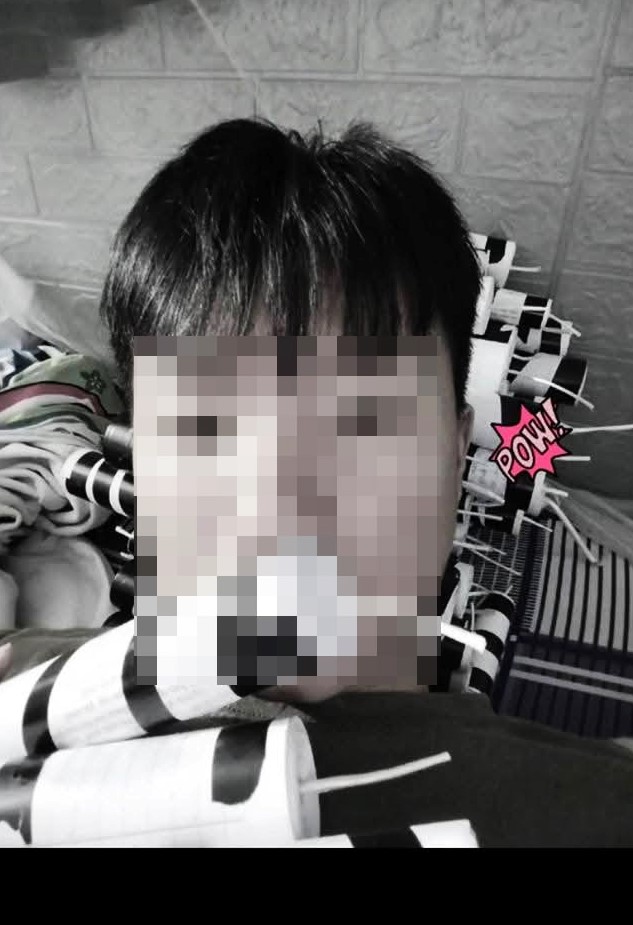 Hình ảnh thiếu niên B khoe thành tích chế tạo pháo nổ lên mạng xã hội. Ảnh: Công an cung cấp