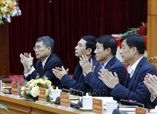 Đại biểu dự buổi làm việc với Ban Chấp hành Đảng bộ tỉnh Cao Bằng. Ảnh: Thống Nhất/TTXVN