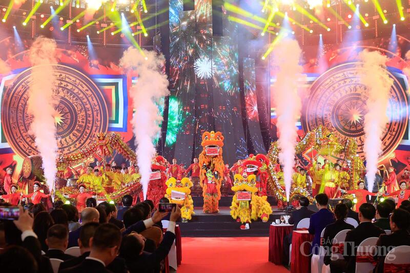 Một số tiết mục văn nghệ tại Lễ khai mạc (Ảnh: Nam Nguyễn)