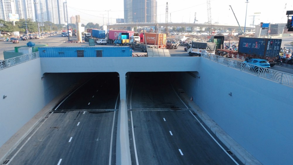 Hầm chui HC1-02 có chiều dài 480m với quy mô 4 làn xe (2 chiều). Ảnh: Anh Tú