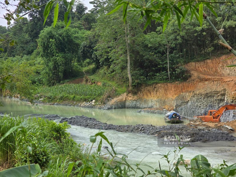 Chủ doanh nghiệp đã khai thác ngoài phạm vi cấp phép. Ảnh: Duy Dũng