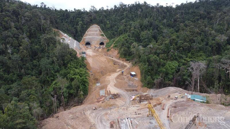 Hiện trạng một hầm xuyên núi tại Dự án thành phần 2. Ảnh: Vũ Long