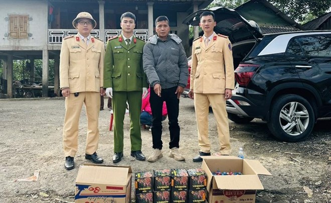 Khởi tố đối tượng vận chuyển hơn 25kg pháo nổ