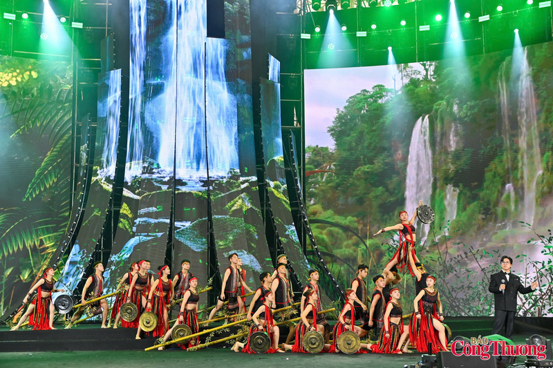 Phó Thủ tướng Bùi Thanh Sơn dự tổng duyệt Lễ bế mạc Hội chợ Mùa Xuân - 8