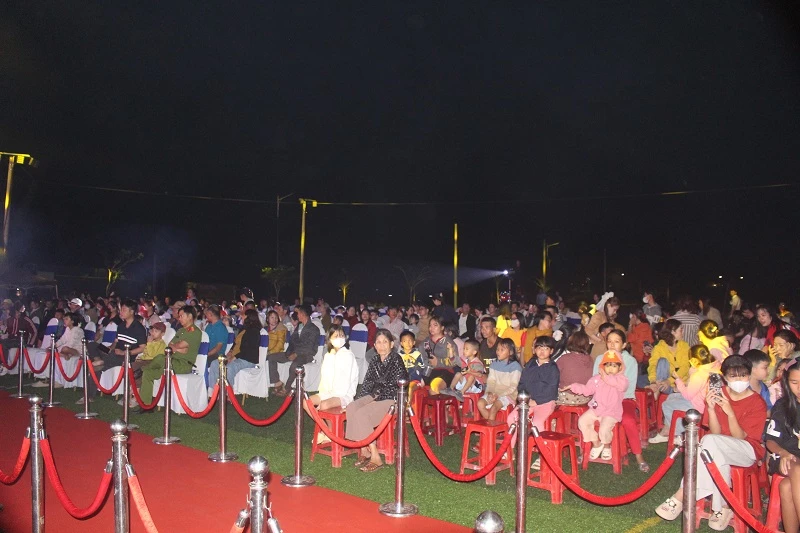 chương trình nghệ thuật Mừng Xuân Bính Ngọ 2026 với chủ đề “Mừng Đảng quang vinh – Mừng Canh Vinh đổi mới”. chương trình nghệ thuật Mừng Xuân Bính Ngọ 2026 với chủ đề “Mừng Đảng quang vinh – Mừng Canh Vinh đổi mới”.