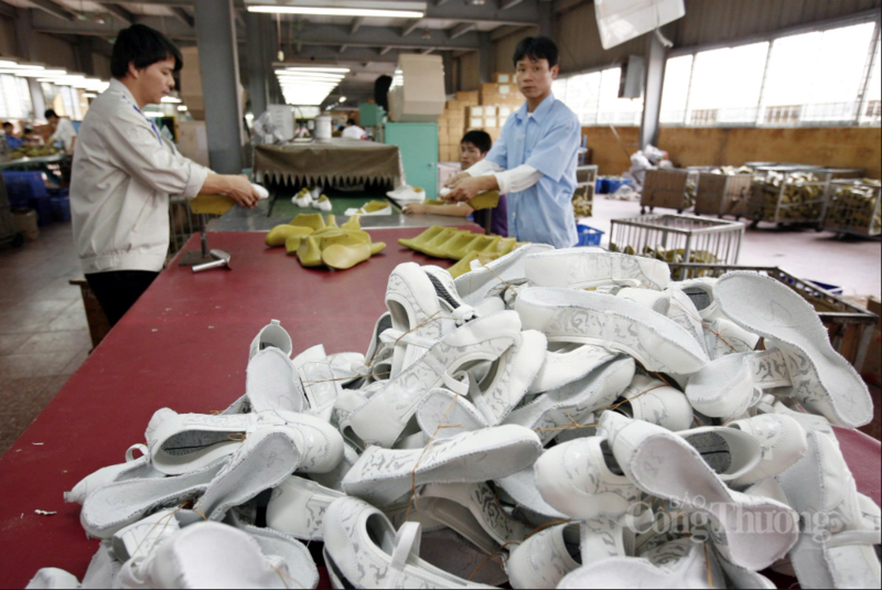 Nâng cao tỷ lệ nội địa hoá là giải pháp dài hạn giúp nâng cao giá trị gia tăng cho ngành da giày. Ảnh: Nguyễn Nam