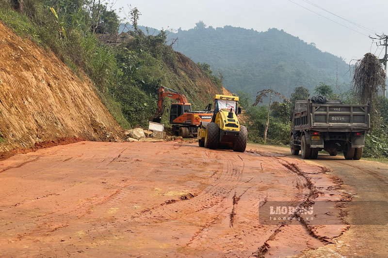UBND xã Bát Xát đang xem xét thay nhà thầu để hoàn thiện tuyến đường.