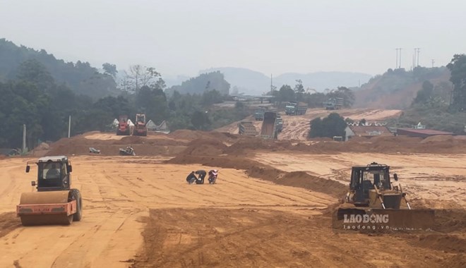 Chạy nước rút trên công trường giao thông trăm tỉ đồng ở Lào Cai