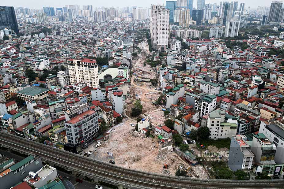 Thời gian qua, tuyến Vành đai 2,5 đoạn qua quận Cầu Giấy đến Khu đô thị mới Dịch Vọng được tăng tốc giải phóng mặt bằng nhằm phục vụ thi công.