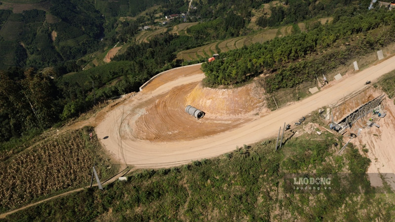 Đường vào từ xã Bắc Hà vào xã Bản Liền đang dần hình thành. Ảnh: Đinh Đại