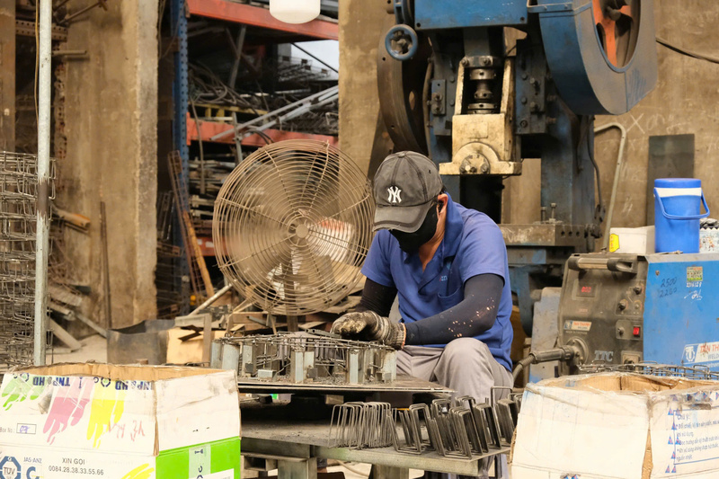 Việc tối ưu hóa từng khâu sản xuất đang là "chìa khóa" giúp doanh nghiệp giữ chân khách hàng. Ảnh: Công ty TNHH Thương mại - Sản xuất - Xây dựng Vương Nam