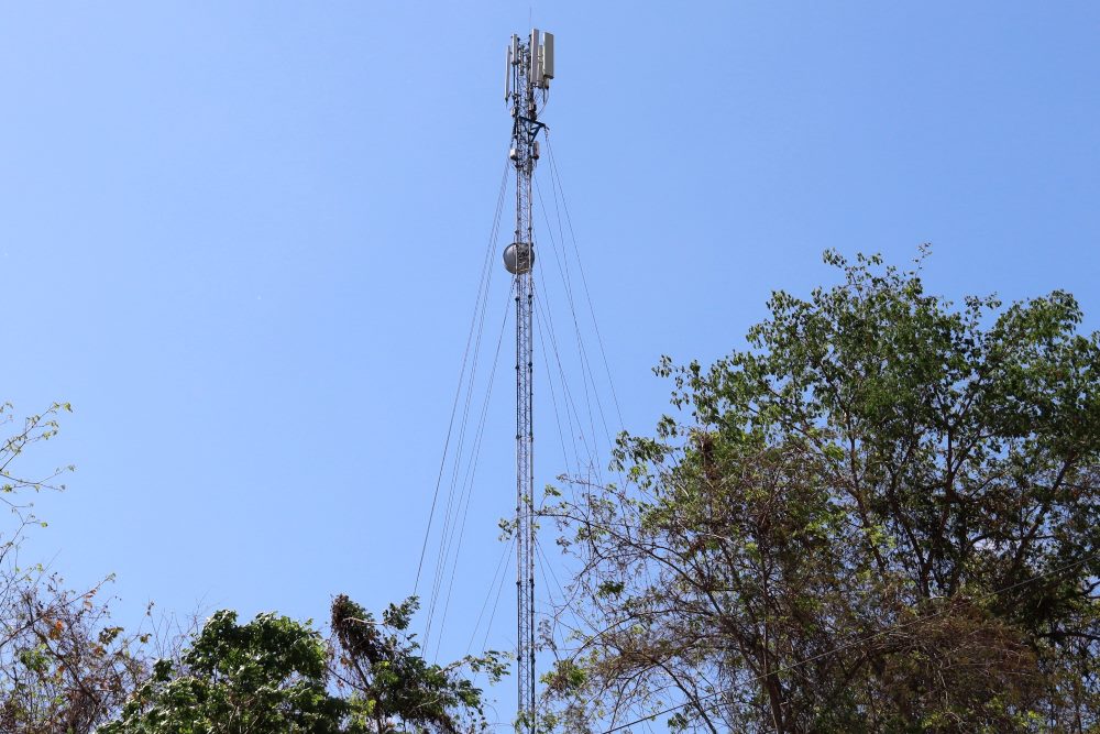 Trạm BTS đã hoàn thiện, phục vụ thông tin liên lạc trên Quốc lộ 28B. Ảnh: Phạm Duy