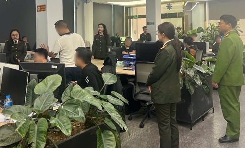 Triệt phá đường dây lừa đảo tiền mã hoá FTXF, nhiều người bị bắt. Ảnh: CAHN