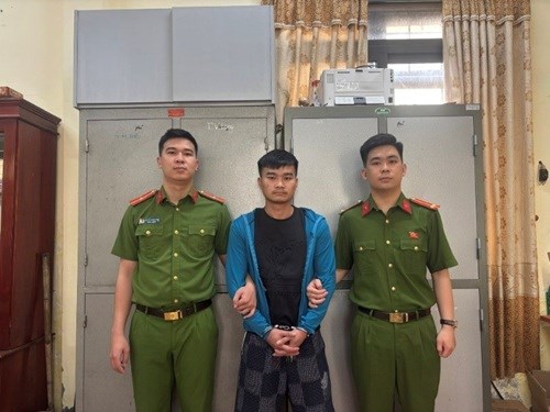 Công an xã ở Hà Nội bắt giữ đối tượng truy nã có 2 tiền án