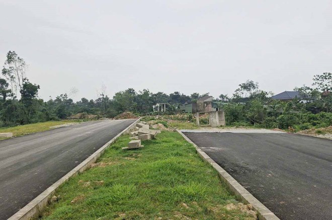 Chậm tiến độ 2 năm, dự án đường 575 tỉ đồng ở Hà Tĩnh vẫn vướng 11 hộ dân