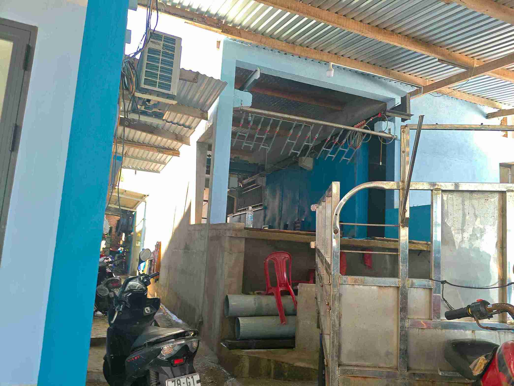 Ban ngày xưởng đá không hoạt động nhưng đêm tới, tiếng ồn từ quá tình sản xuất đá khiến gia đình ông Quốc không thể sinh hoạt và nghỉ ngơi. Ảnh: Hữu Long