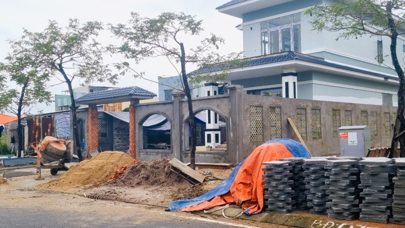 Tình trạng khan hiếm cát xây dựng đẩy mức giá cát trên thị trường Đà Nẵng lên cao ngất ngưỡng, tăng 40% so với năm 2025. Ảnh: Hoàng Bin