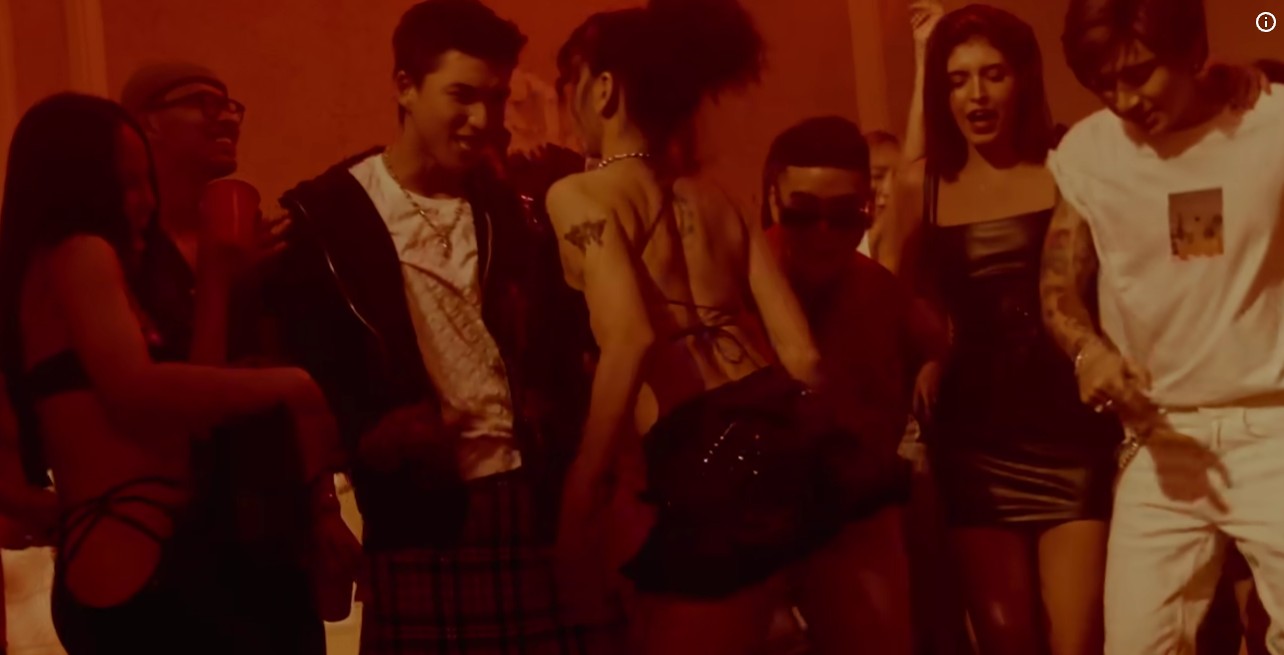 Cả hai đóng chung một MV phát hành vào năm 2023. Ảnh cắt từ MV