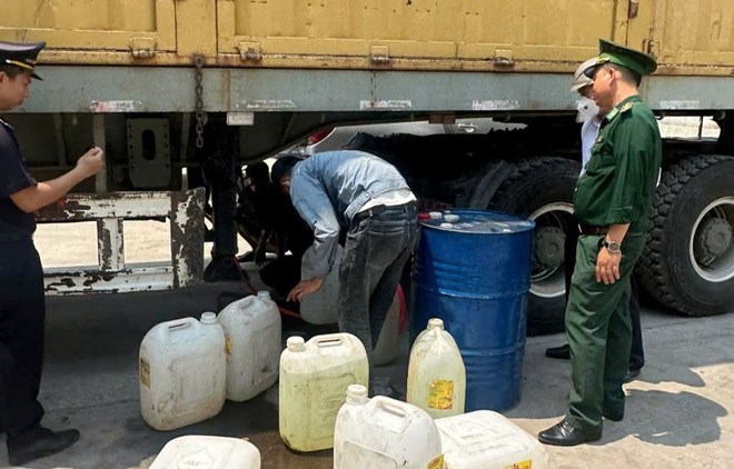Buôn lậu xăng dầu biên giới Quảng Trị diễn biến phức tạp