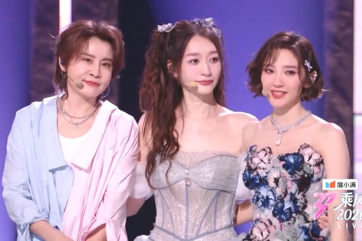 Đội Lý Tiểu Nhiễm giành chiến thắng dù tiết mục bị chê thảm họa. Ảnh: cắt từ video